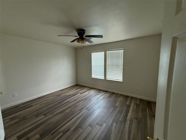 2724 Avenue D 7, San Leon, TX 77539