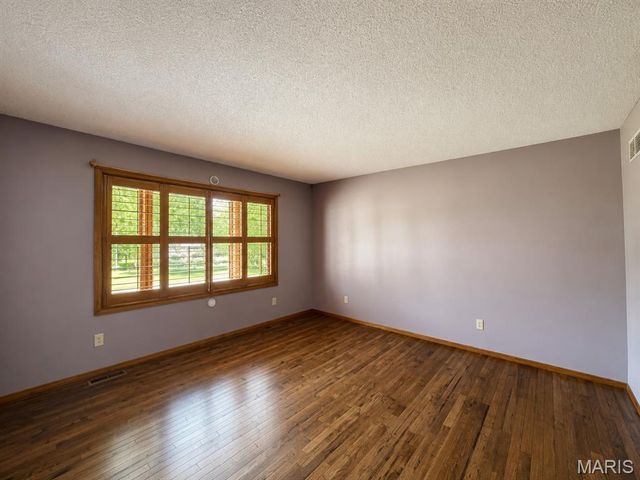 1603 Ronny Dr, De Soto, MO 63020