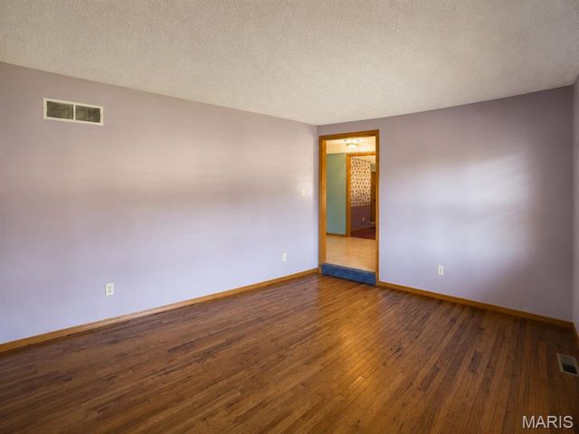 1603 Ronny Dr, De Soto, MO 63020