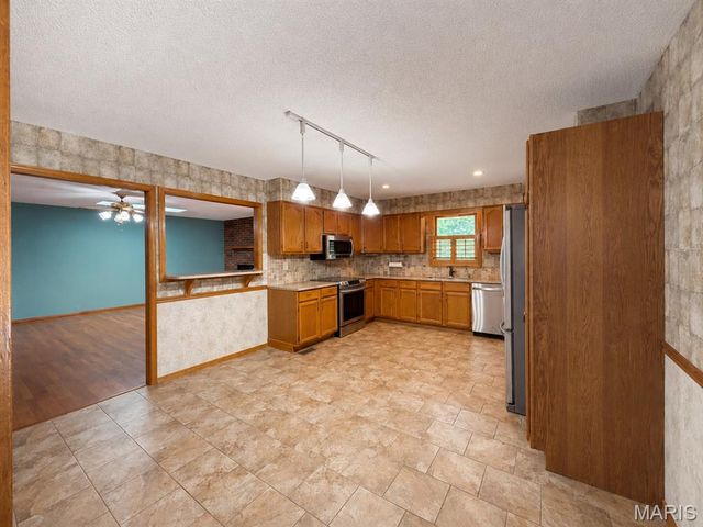 1603 Ronny Dr, De Soto, MO 63020