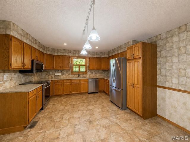 1603 Ronny Dr, De Soto, MO 63020