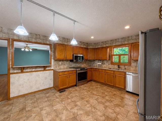 1603 Ronny Dr, De Soto, MO 63020