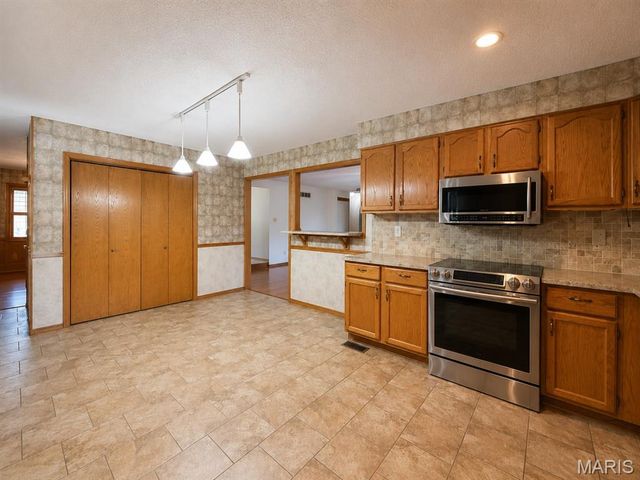 1603 Ronny Dr, De Soto, MO 63020