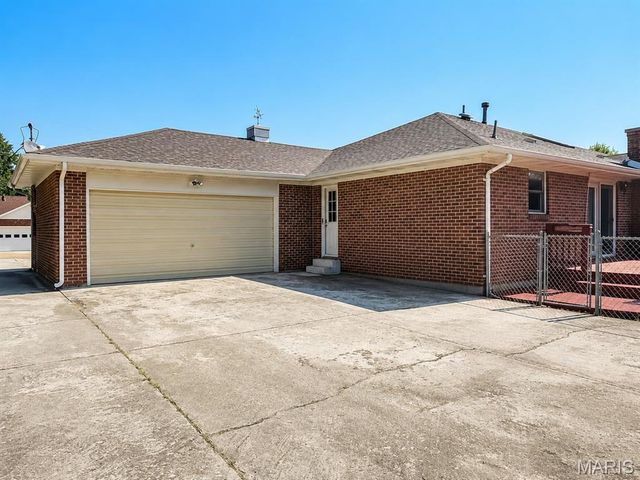 1603 Ronny Dr, De Soto, MO 63020