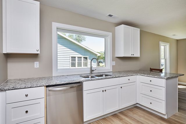 4690 NE 31st Street, Des Moines, IA 50317