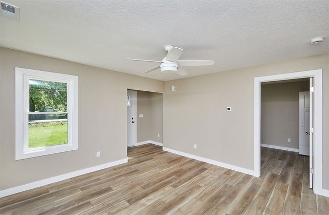 4690 NE 31st Street, Des Moines, IA 50317