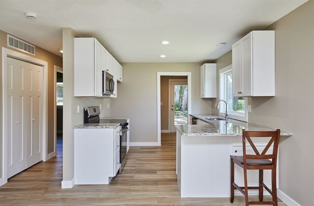 4690 NE 31st Street, Des Moines, IA 50317