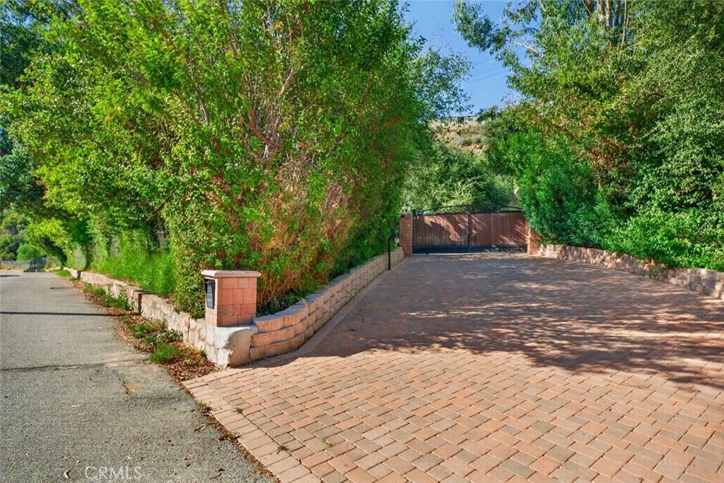 2311 Stonyvale, Tujunga, CA 91042 — exterior