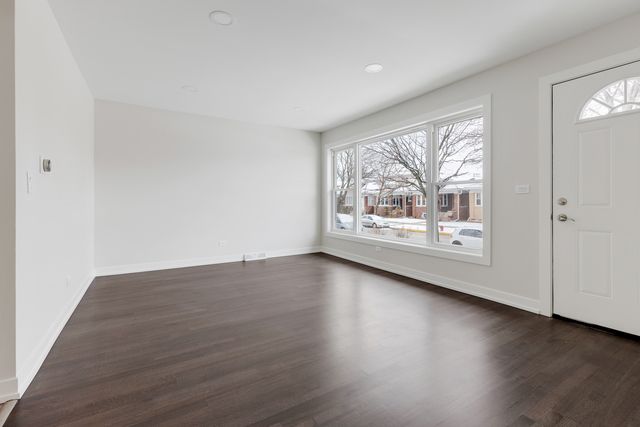 4933 N Keeler Avenue, Chicago, IL 60630