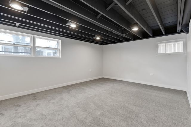 4933 N Keeler Avenue, Chicago, IL 60630