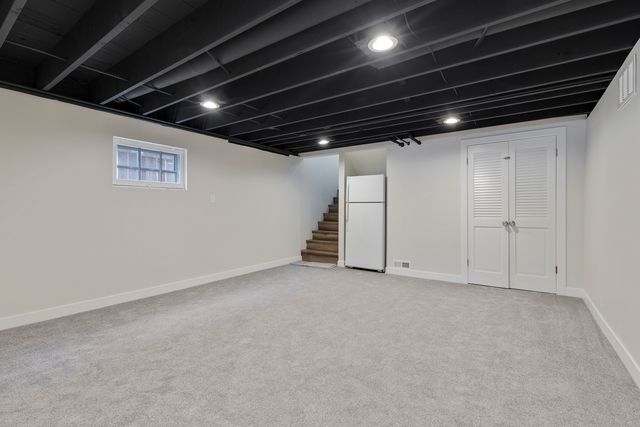 4933 N Keeler Avenue, Chicago, IL 60630