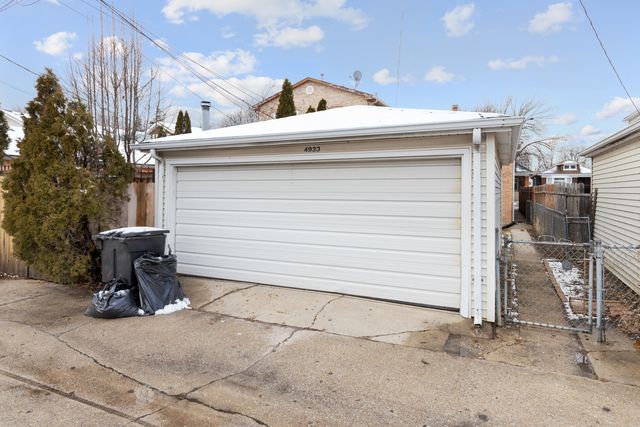4933 N Keeler Avenue, Chicago, IL 60630