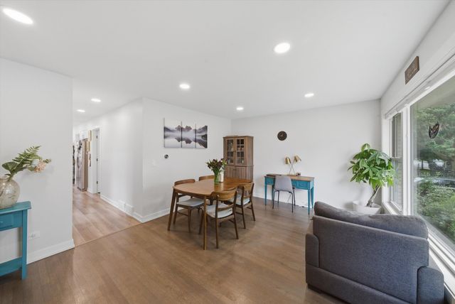 4933 N Keeler Avenue, Chicago, IL 60630
