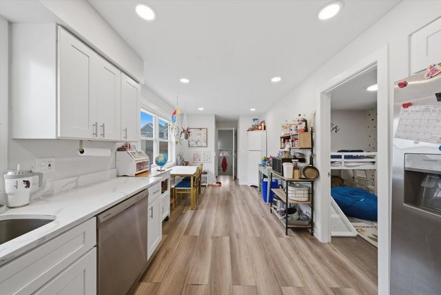 4933 N Keeler Avenue, Chicago, IL 60630