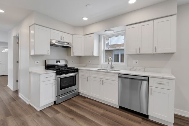 4933 N Keeler Avenue, Chicago, IL 60630