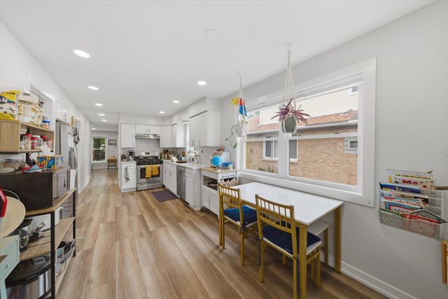 4933 N Keeler Avenue, Chicago, IL 60630