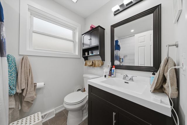4933 N Keeler Avenue, Chicago, IL 60630