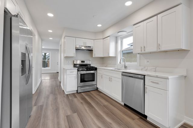 4933 N Keeler Avenue, Chicago, IL 60630