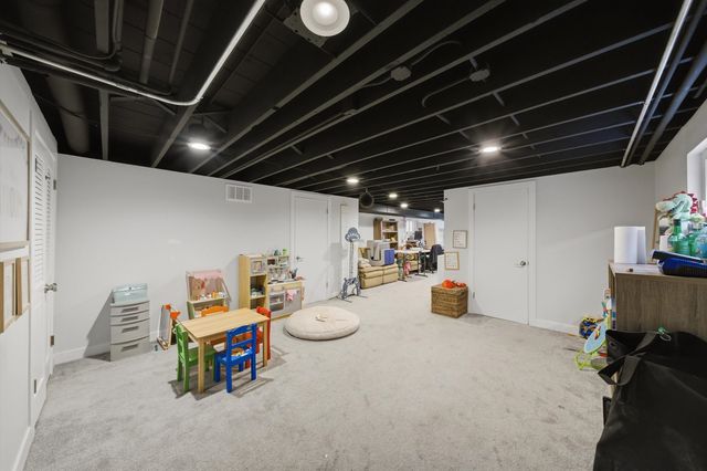 4933 N Keeler Avenue, Chicago, IL 60630