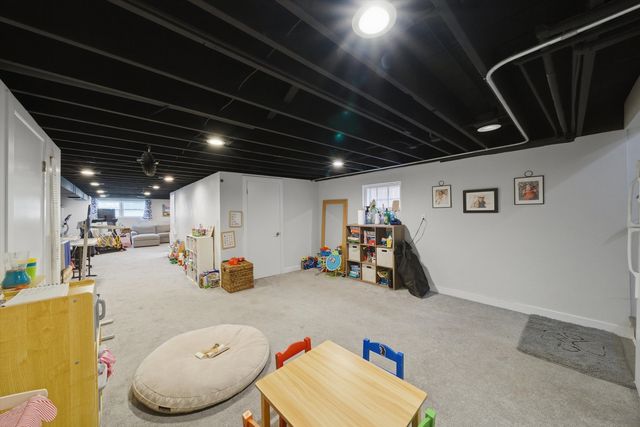 4933 N Keeler Avenue, Chicago, IL 60630