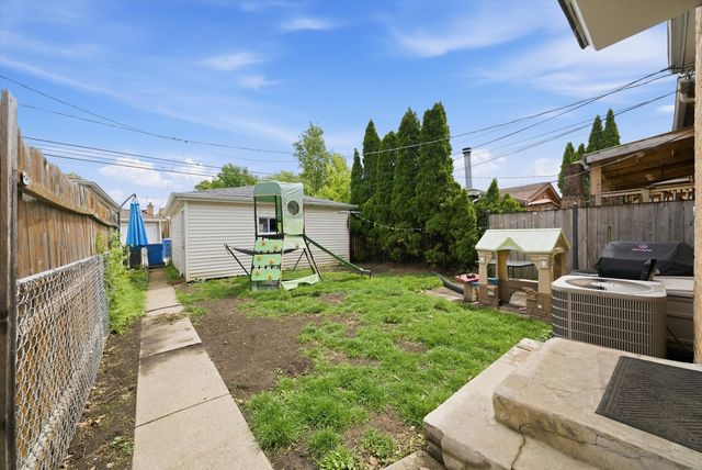 4933 N Keeler Avenue, Chicago, IL 60630