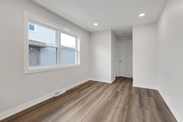 4933 N Keeler Avenue, Chicago, IL 60630