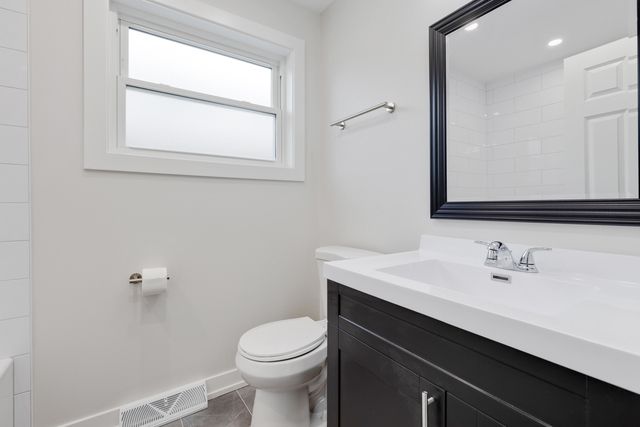 4933 N Keeler Avenue, Chicago, IL 60630