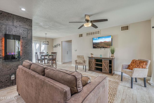 350 Thunderbird Drive 70, El Paso, TX 79912