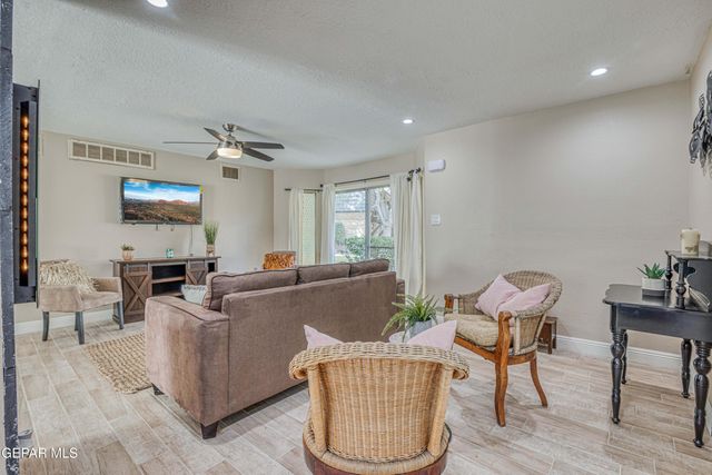 350 Thunderbird Drive 70, El Paso, TX 79912