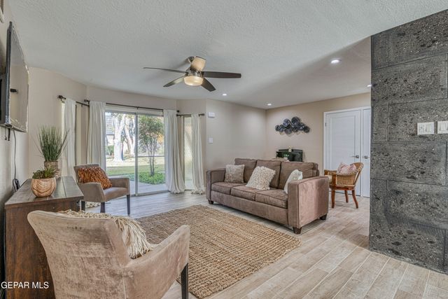 350 Thunderbird Drive 70, El Paso, TX 79912