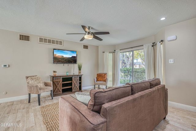 350 Thunderbird Drive 70, El Paso, TX 79912