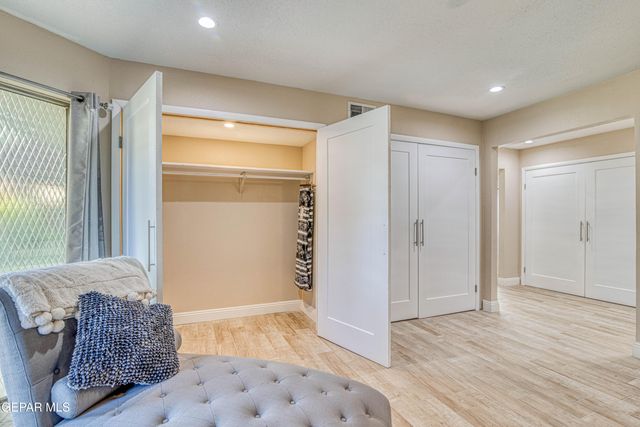 350 Thunderbird Drive 70, El Paso, TX 79912