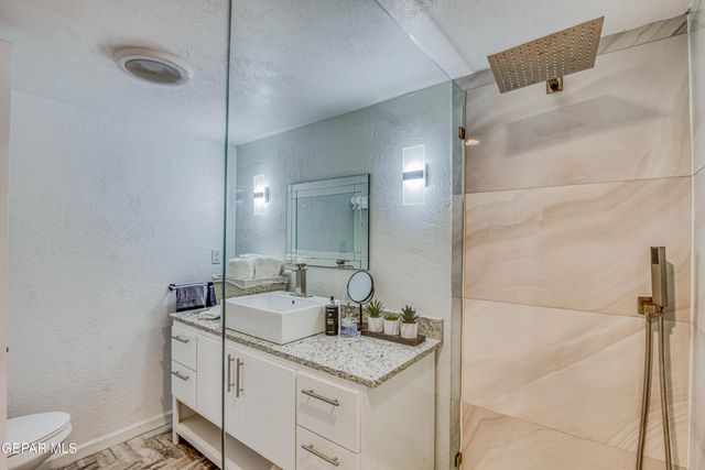 350 Thunderbird Drive 70, El Paso, TX 79912