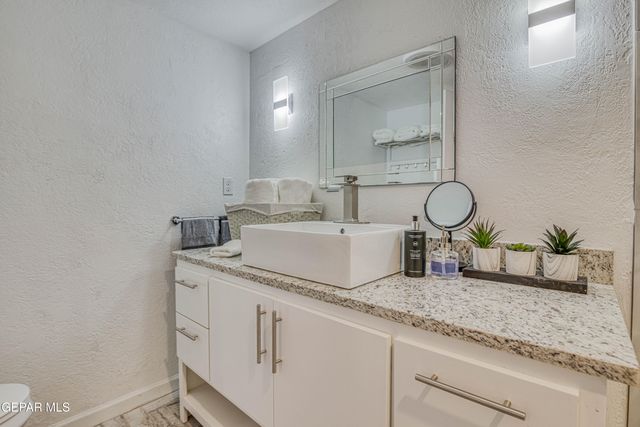 350 Thunderbird Drive 70, El Paso, TX 79912