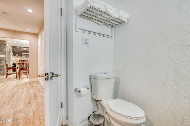 350 Thunderbird Drive 70, El Paso, TX 79912