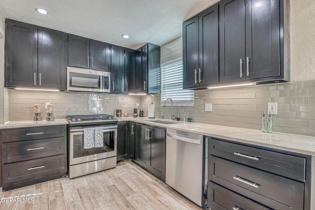 350 Thunderbird Drive 70, El Paso, TX 79912