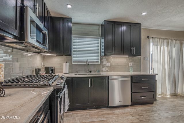 350 Thunderbird Drive 70, El Paso, TX 79912