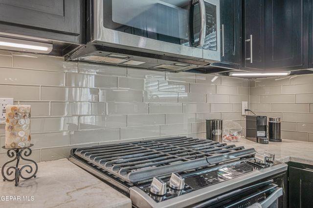 350 Thunderbird Drive 70, El Paso, TX 79912