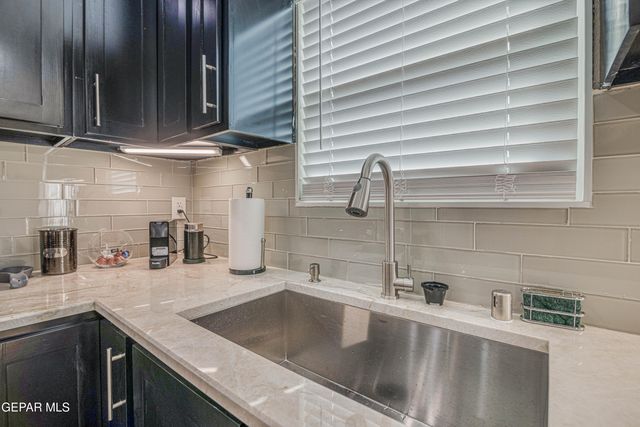 350 Thunderbird Drive 70, El Paso, TX 79912