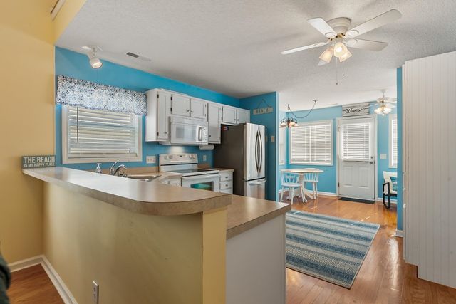 829 9th Ave. S, North Myrtle Beach, SC 29582