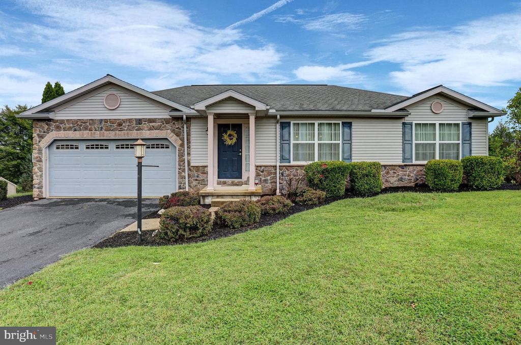 10 WARGO LN, Dillsburg, PA 17019