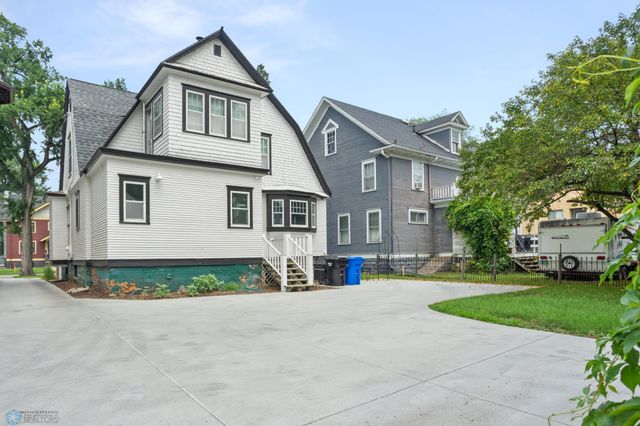 1124 5th Avenue S, Fargo, ND 58103