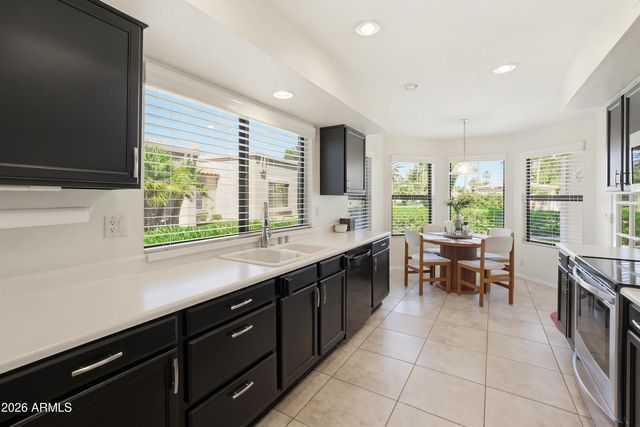 9322 W TOPEKA Drive, Peoria, AZ 85382