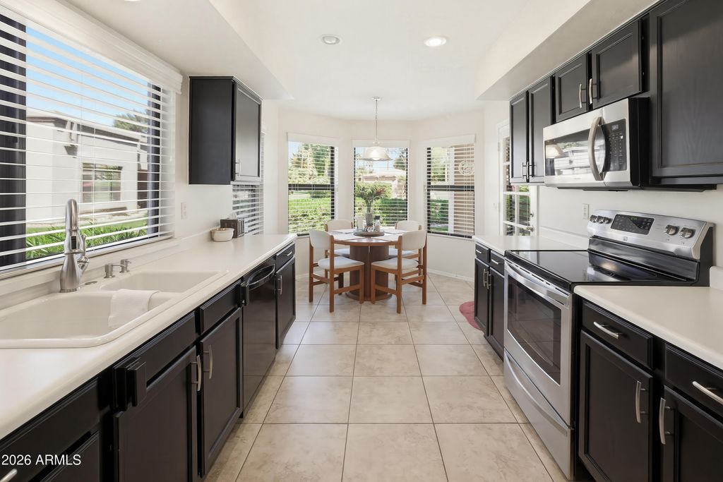 9322 W TOPEKA Drive, Peoria, AZ 85382 — photo 2