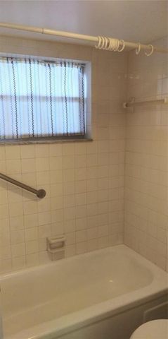 9340 Lagoon Place 302, Davie, FL 33324