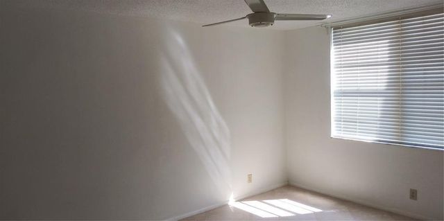 9340 Lagoon Place 302, Davie, FL 33324