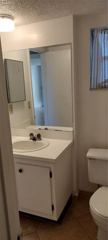 9340 Lagoon Place 302, Davie, FL 33324