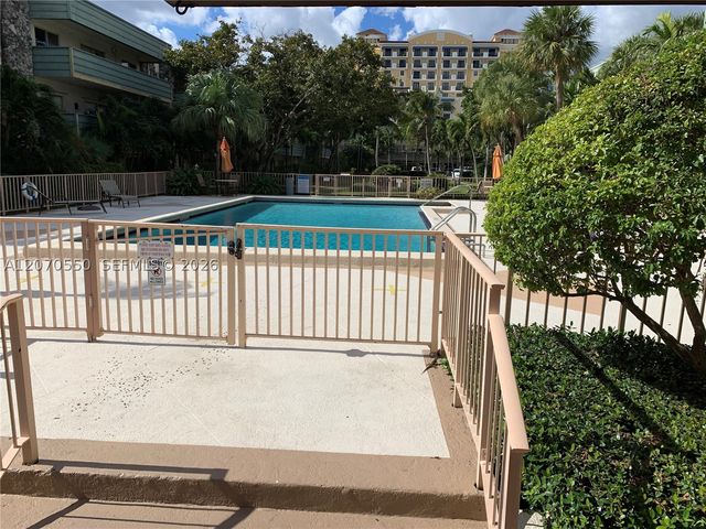8325 SW 72nd Ave 305C, Miami, FL 33143
