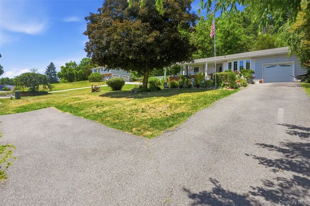 31 Park Hill Drive, Hopewell Junction, NY 12533