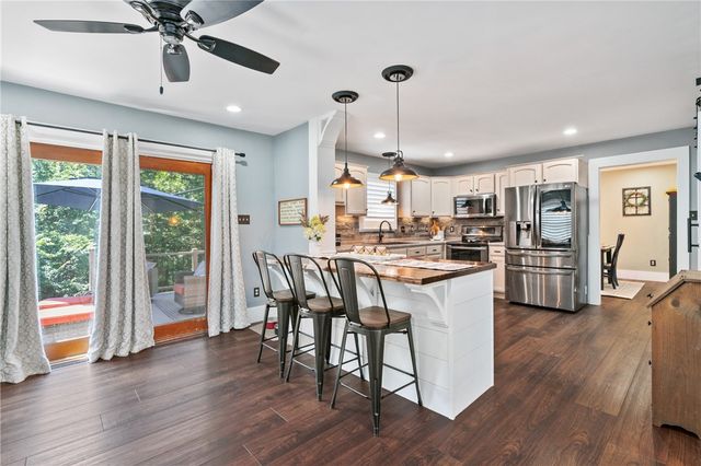 1610 Gill Hall Rd, Jefferson Hills, PA 15025